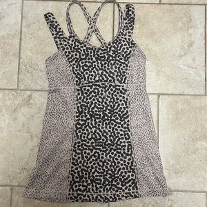 Lululemon size 6 top gray/tan
